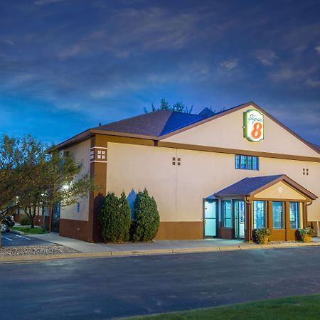 Super 8 By Wyndham Fairmont Hotel Exterior photo