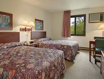 Super 8 By Wyndham Fairmont Hotel Room photo